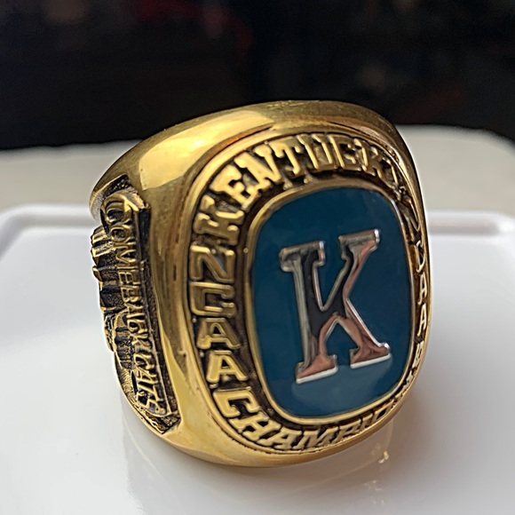 Kentucky Wildcat 98 Comeback Cats Team Ring Paper Weight - RARE - Picture 7 of 8
